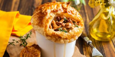 25 meilleures recettes de pizza Keto (+ idées de croûte à faible teneur en glucides)