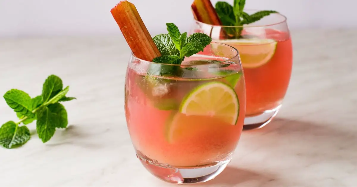 13 cocktails à la rhubarbe pour un doux printemps Shindig