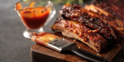 Que servir avec des côtes levées au barbecue (15 plats d&rsquo;accompagnement savoureux)