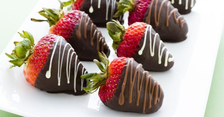 13 recettes de fruits enrobées de chocolat que nous adorons