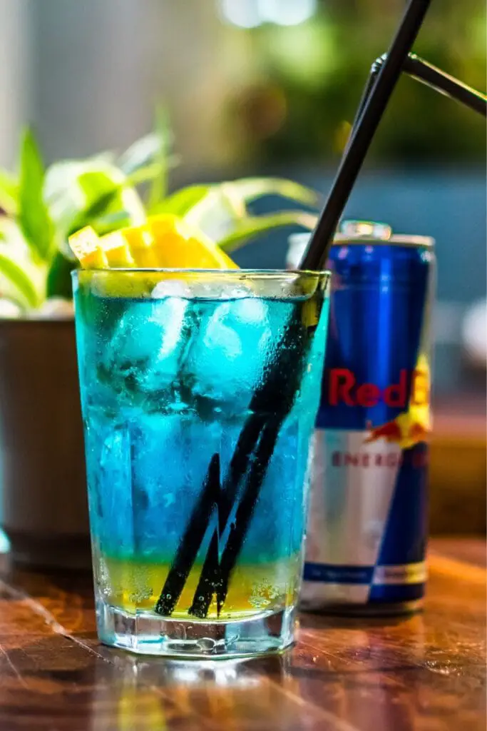 Cocktail Red Bull bleu arrosé