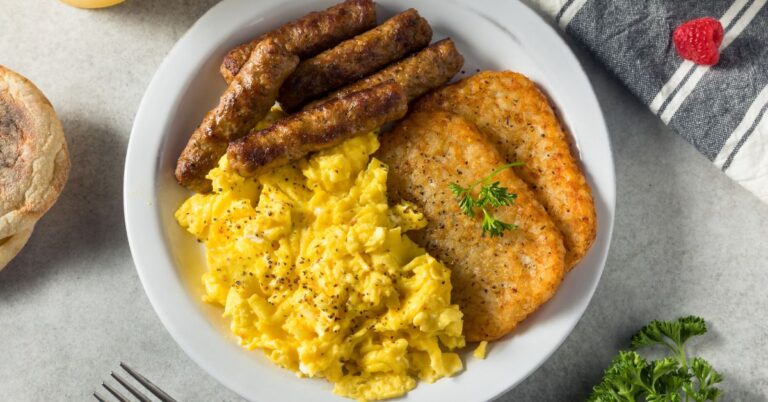 17 recettes de saucisses et d'œufs à préparer pour le petit-déjeuner