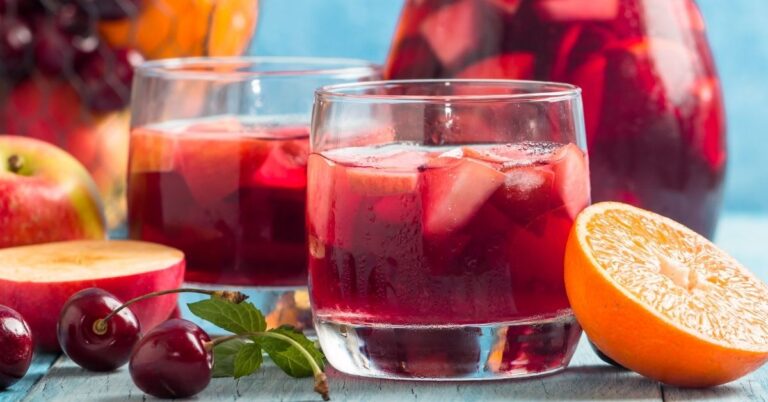 20 cocktails faciles en pichet parfaits pour l'été