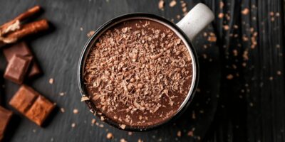 12 friandises savoureuses qui se marient parfaitement avec du chocolat chaud