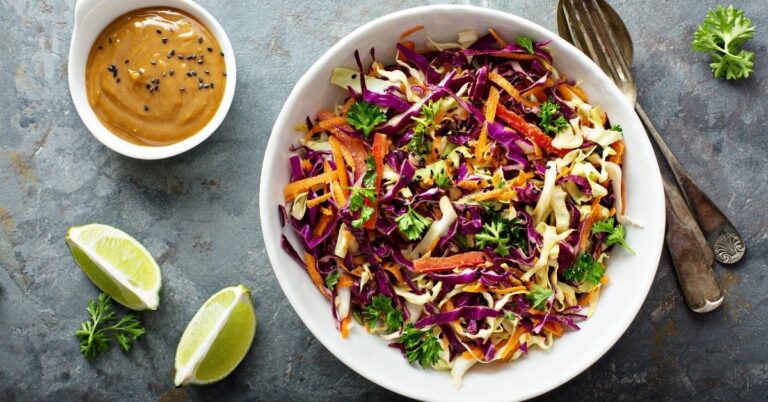 25 recettes de salade de chou parfaites pour n'importe quel barbecue