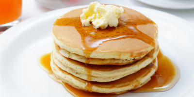 Comment réchauffer des crêpes (4 façons simples)