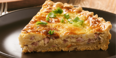 Comment réchauffer une quiche au four (3 façons simples)