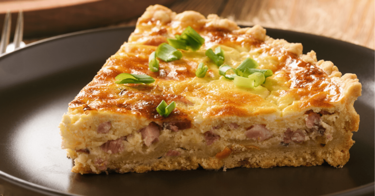 Comment réchauffer une quiche au four (3 façons simples) - Cakes Paradise