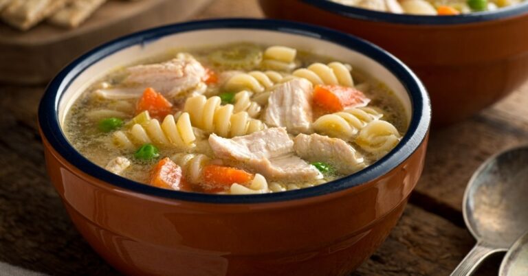 17 recettes de soupe de pâtes faciles