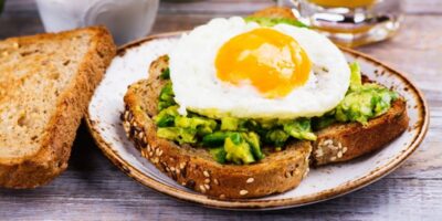 25 idées de petit-déjeuner riches en protéines (+ recettes faciles)