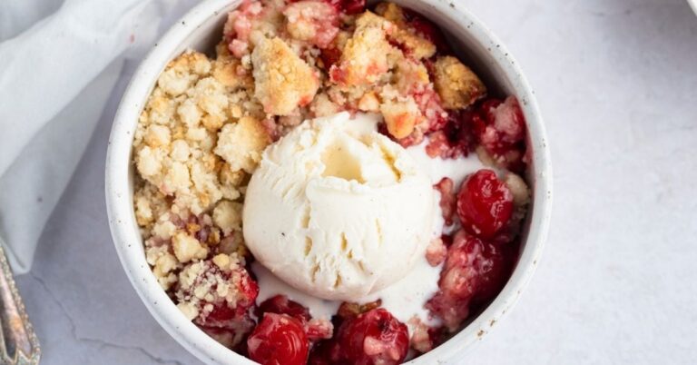 Cordonnier aux cerises avec mélange à gâteau (recette facile)