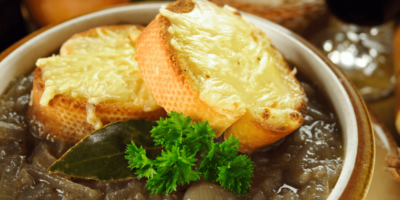 Que servir avec une soupe à l&rsquo;oignon française