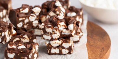 Rocky Road Fudge – Seulement 3 ingrédients !