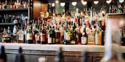 Les incontournables pour un bar maison bien achalandé