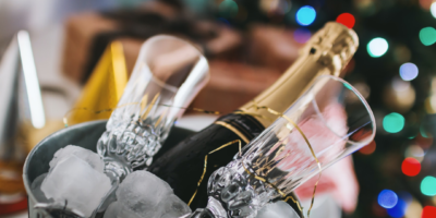 Ajoutez une touche de raffinement à votre apéritif avec une bouteille de champagne exceptionnelle !