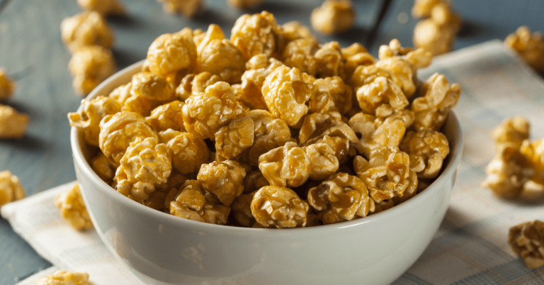 Maïs soufflé au caramel au micro-ondes