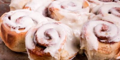 Recette de brioches à la cannelle Bisquick (avec glaçage!)