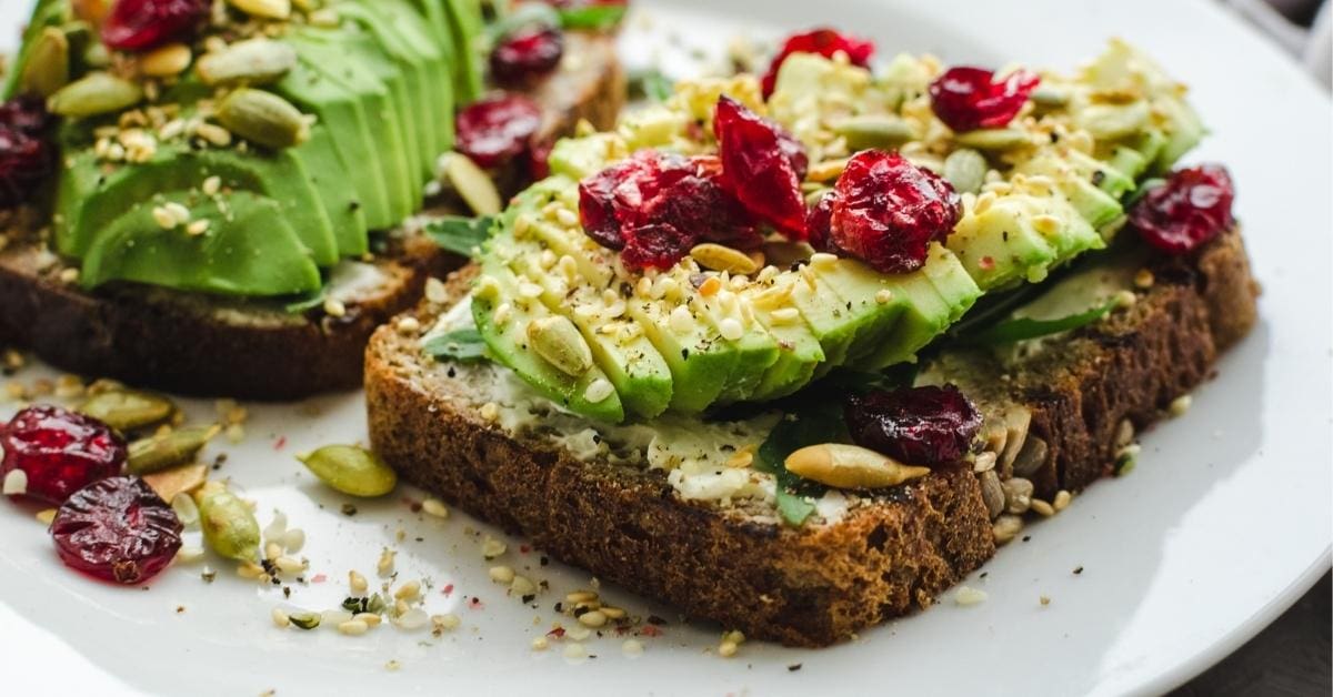 20 recettes faciles de toasts à l'avocat pour le petit-déjeuner