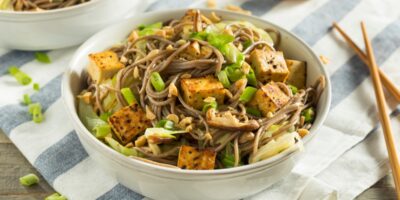 23 recettes de nouilles froides (salades, bols et plus)