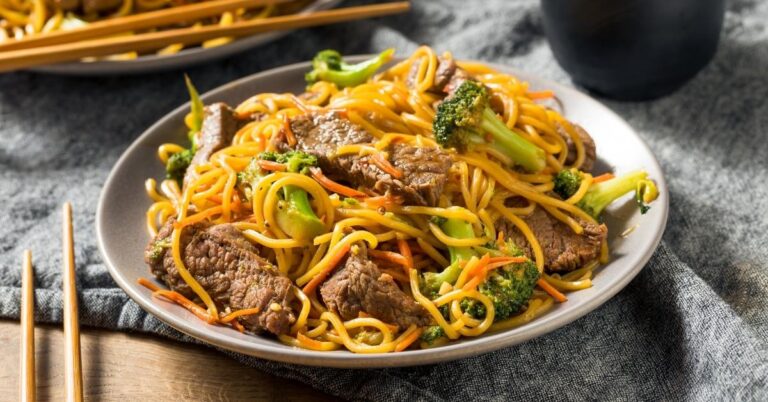 Chow Mein contre Lo Mein (quelle est la différence?)