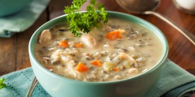 Meilleure recette de soupe crémeuse au poulet et au riz