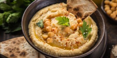 Pouvez-vous congeler le houmous?  (Méthode facile)