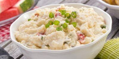 Pouvez-vous congeler une salade de pommes de terre ?  (2 méthodes)