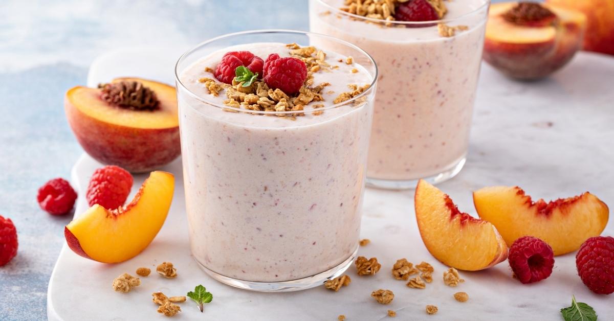 10 meilleures recettes de smoothie à la pêche que nous adorons