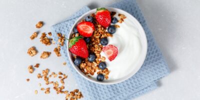 10 meilleurs substituts au yaourt grec (+ comment les utiliser)