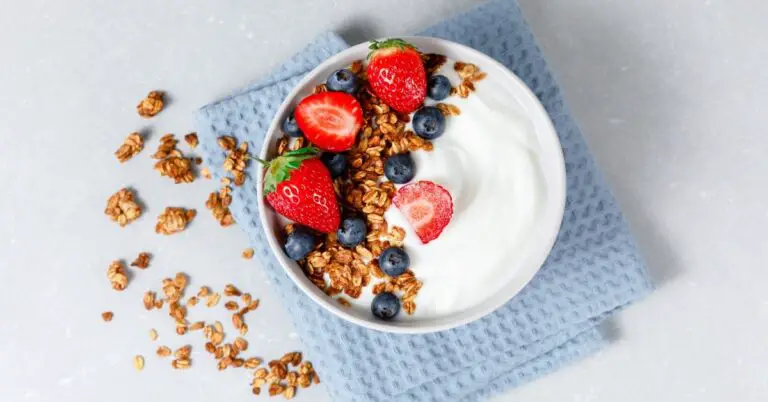 10 meilleurs substituts au yaourt grec (+ comment les utiliser)
