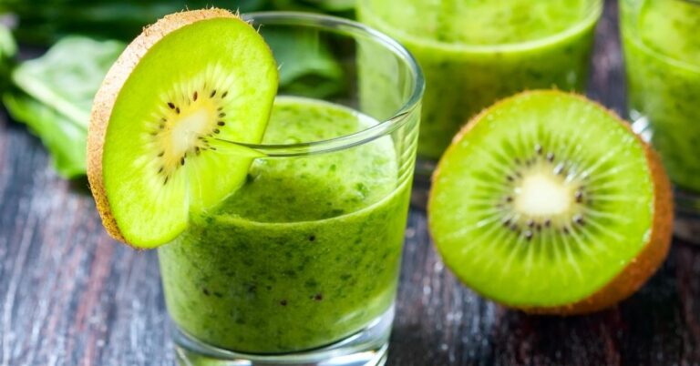 10 recettes faciles de smoothie au kiwi à faire à la maison