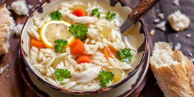 10 recettes faciles de soupe d&rsquo;orzo (confortables et délicieuses)