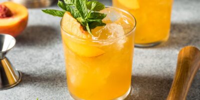 17 boissons à la pêche à la vodka (+ cocktails faciles)