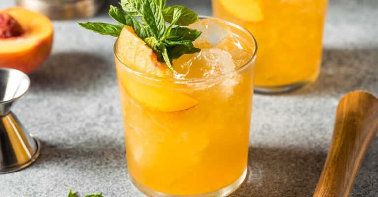 17 boissons à la pêche à la vodka (+ cocktails faciles)