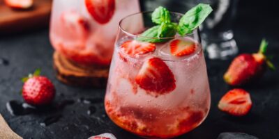17 meilleurs cocktails à la vodka aux fraises (+ recettes de boissons faciles)