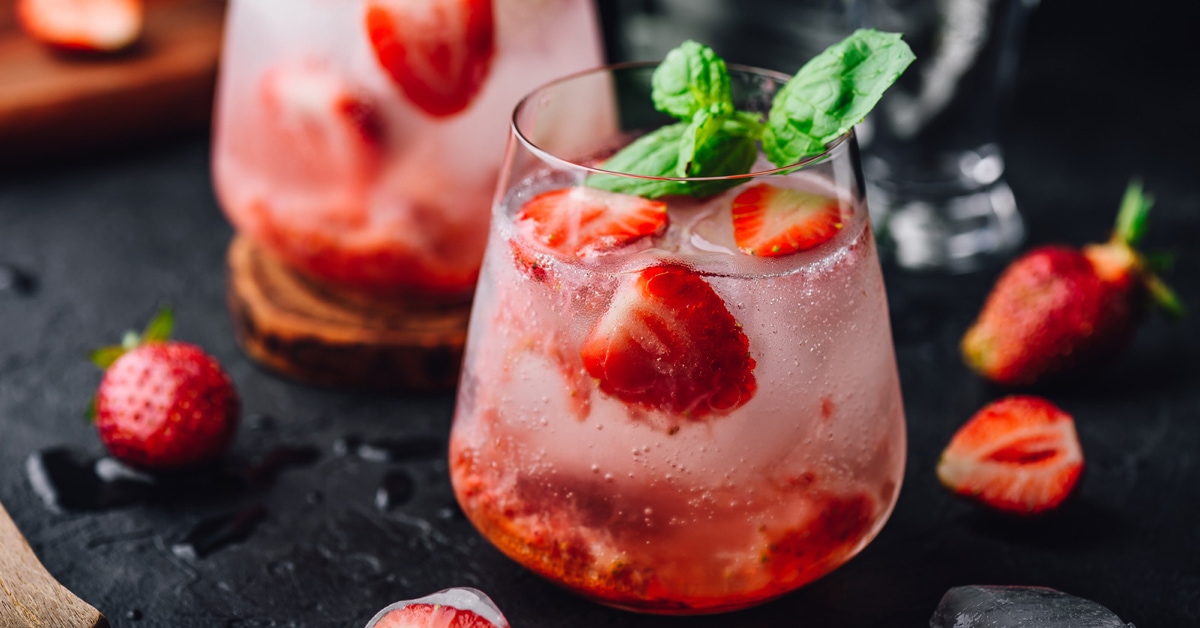 17 meilleurs cocktails à la vodka aux fraises (+ recettes de boissons faciles)