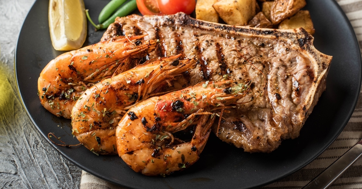 17 recettes de steak et de crevettes (+ idées de dîner faciles)