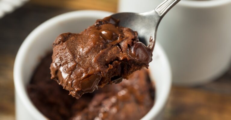 20 meilleurs gâteaux à la tasse Keto (desserts à faible teneur en glucides)