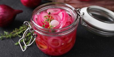 25 recettes d&rsquo;oignons rouges, des accompagnements aux salades