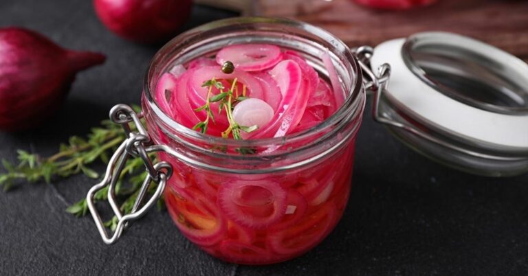 25 recettes d'oignons rouges, des accompagnements aux salades