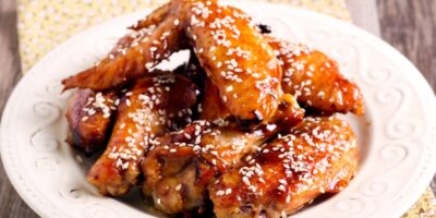 Ailes de poulet au miel et à la sriracha (recette facile)