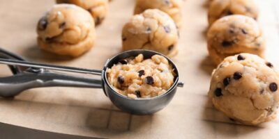 Comment congeler la pâte à biscuits (2 méthodes !)