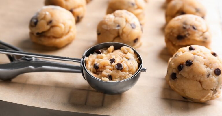 Comment congeler la pâte à biscuits (2 méthodes !)