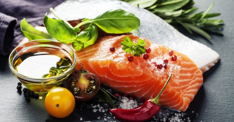 Comment décongeler du saumon (3 façons simples)