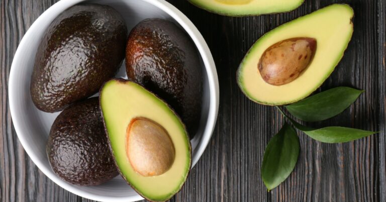 Comment faire mûrir les avocats (4 méthodes rapides)