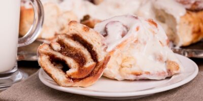 Comment réchauffer des brioches à la cannelle – 3 façons simples !