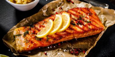 Comment réchauffer le saumon (+ 4 méthodes simples)