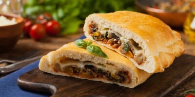 Comment réchauffer une calzone (4 méthodes simples)