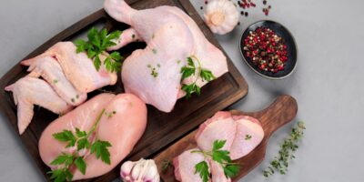 Comment savoir si le poulet est mauvais (4 façons)