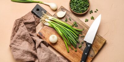 Oignons verts vs oignons verts (voici la différence)